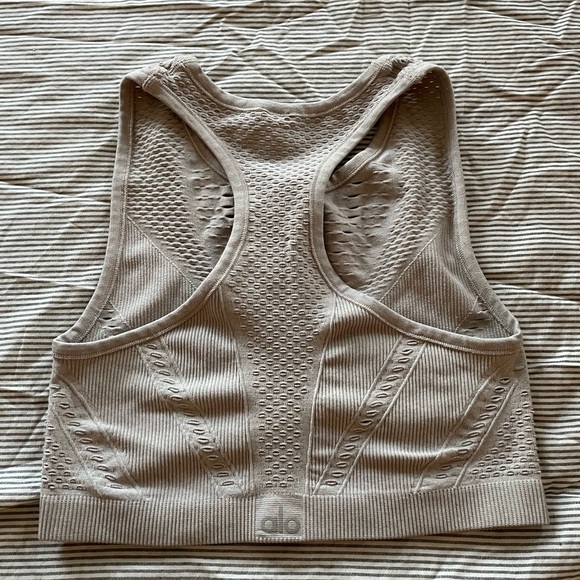 ALO Yoga Top - Picture 2 of 3